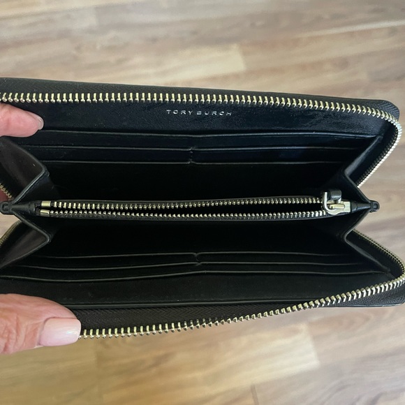 TORY BURCH Robinson Embossed Snakeskin Leather Zip Wallet - Picture 6 of 8